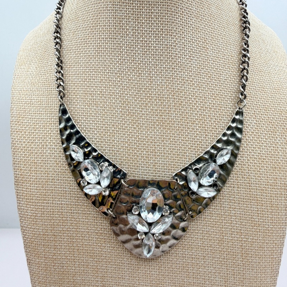 Vintage 90s Justin & Taylor SilverTone Hammered Bib Necklace Clear Glass Jewelry